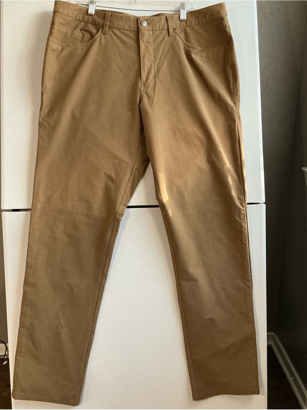 Lululemon Utilitech Slim Fit 5 Pocket Pants Men’s 40 Camel Brown